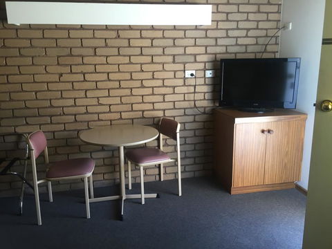 Tudor House Motel - Holiday Byron Bay 1