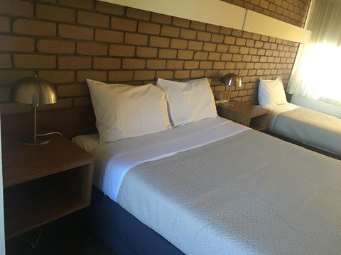 Tudor House Motel - Holiday Byron Bay 0