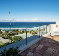Tuscan inspired townhouse minutes from the beach - Holiday Byron Bay