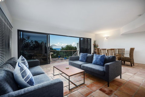 Tuscan Inspired Townhouse Minutes From The Beach - Holiday Byron Bay 2