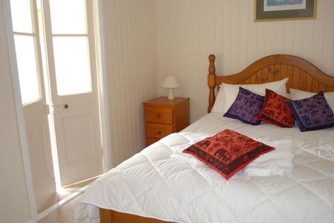Twisted Gum Vineyard Cottage - Holiday Byron Bay 2