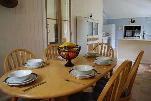 Twisted Gum Vineyard Cottage - Holiday Byron Bay 3