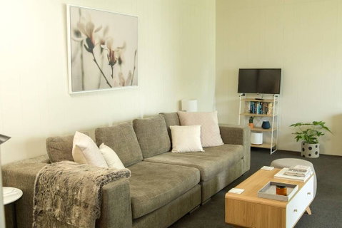 Two Bedroom Gem, Short Drive To MONA - Holiday Byron Bay 0
