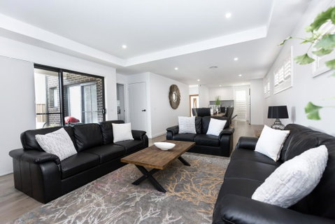 TWO TEN Sleeps 10! Luxury CBD Accommodation - Holiday Byron Bay 2