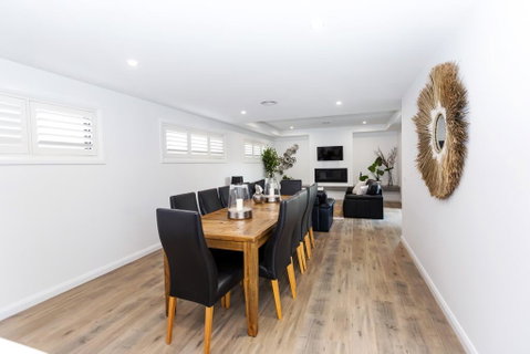 TWO TEN Sleeps 10! Luxury CBD Accommodation - Holiday Byron Bay 1