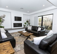 TWO TEN Sleeps 10 Luxury CBD Accommodation - Holiday Byron Bay