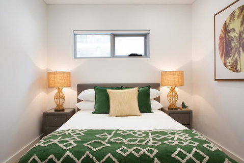 Ultra Modern Studio Suite With Balcony Near Shops - Holiday Byron Bay 3