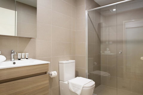 Ultra Modern Studio Suite With Balcony Near Shops - Holiday Byron Bay 1