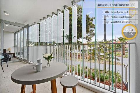 Ultra Modern, Luxurious Apartment In Tranquil Sydney - Holiday Byron Bay 2