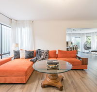 ULTRA SPACIOUS STYLISH HOME IN PRESTONS - SYDNEY - Holiday Byron Bay