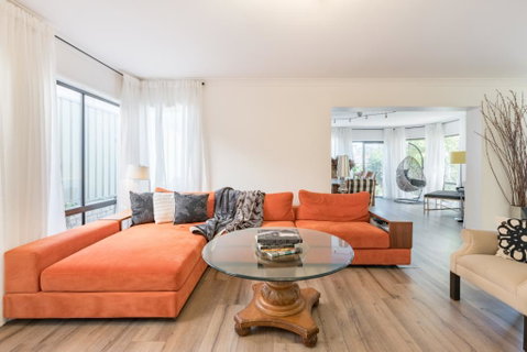 ULTRA SPACIOUS STYLISH HOME IN PRESTONS - SYDNEY - Holiday Byron Bay 0