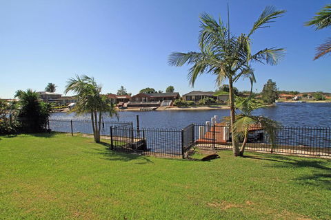 Unbeatable Waterfront Location - Holiday Byron Bay 0