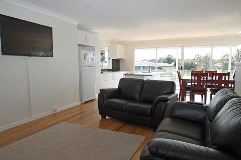 Unbeatable Waterfront Location - Holiday Byron Bay 3