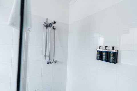 UNO Hotel Sydney - Holiday Byron Bay 2