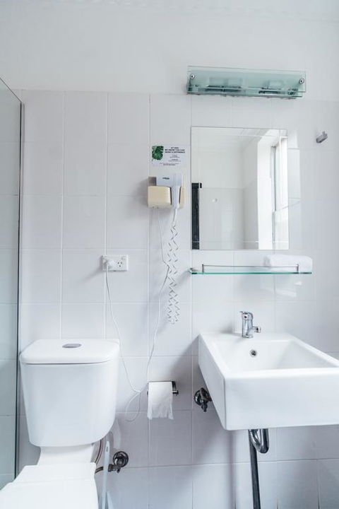 UNO Hotel Sydney - Holiday Byron Bay 3