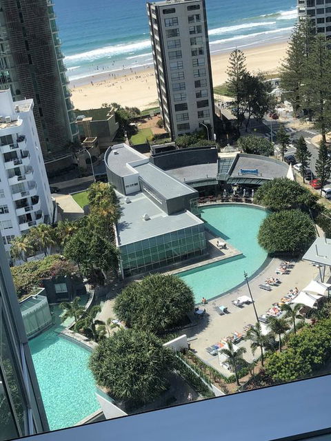 Upmarket Resort At Beach Surfers Paradise URGC - Holiday Byron Bay 0