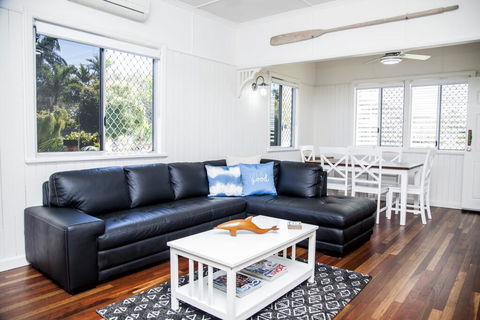 Urangan Harbour Cottage - Holiday Byron Bay 0
