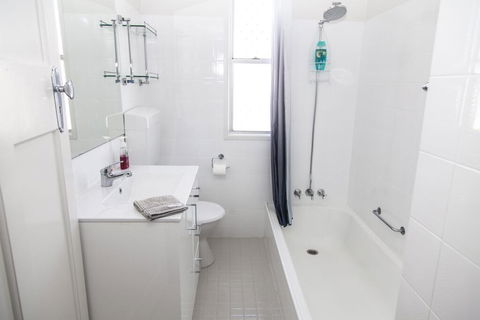 Urangan Harbour Cottage - Holiday Byron Bay 3