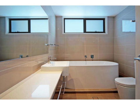 Utopia Apartment - Holiday Byron Bay 2