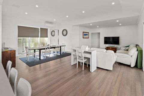 Vasse Manor - Holiday Byron Bay 3
