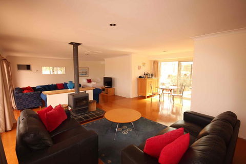 Verona Vineyard Cottage - Holiday Byron Bay 3