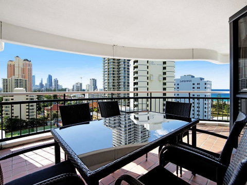 Victoria Square 2 Bed Ocean View Broadbeach - Holiday Byron Bay 1