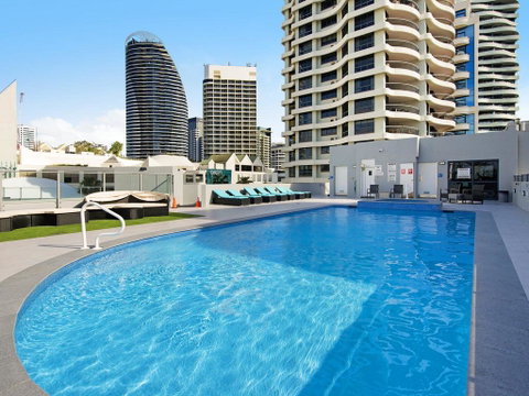 Victoria Square 2 Bed Ocean View Broadbeach - Holiday Byron Bay 3