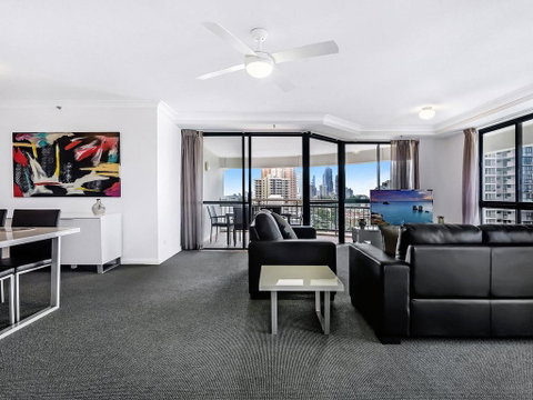 Victoria Square 2 Bed Ocean View Broadbeach - Holiday Byron Bay 2