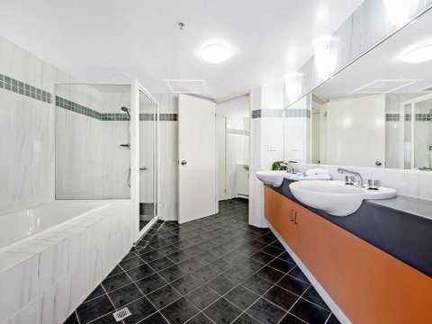Victoria Square Apartments In The Heart Of Broadbe - Holiday Byron Bay 3