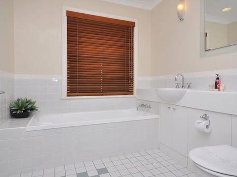 Villa 3br Vista Resort Condo Located Within Cypress Lakes Resort (nothing Is More Central) - Holiday Byron Bay 1