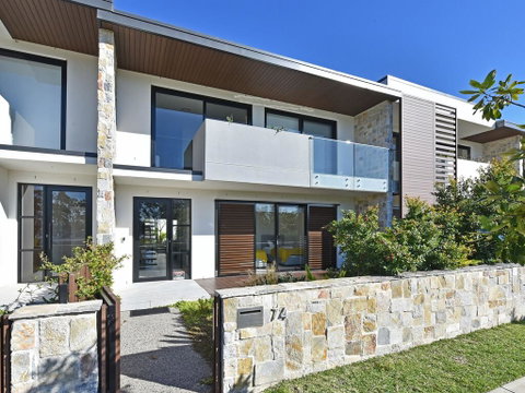 Villa Capri Waterside At Trinity Point - Holiday Byron Bay 0