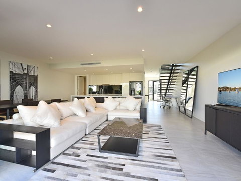 Villa Capri Waterside At Trinity Point - Holiday Byron Bay 1