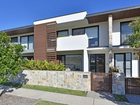 Villa Catania Waterside At Trinity Point - Holiday Byron Bay 0