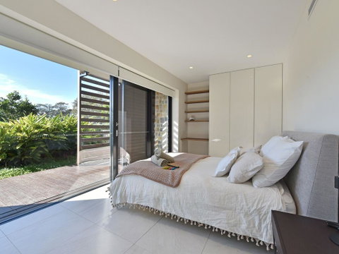 Villa Catania Waterside At Trinity Point - Holiday Byron Bay 1