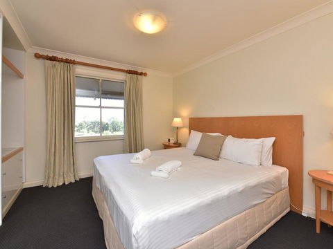 Villa Executive 2br Ferre Resort Condo Located Within Cypress Lakes Resort (nothing Is More Central) - Holiday Byron Bay 2