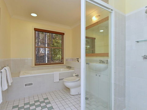 Villa Executive 2br Pokolbin Resort Condo Located Within Cypress Lakes Resort (nothing Is More Central) - Holiday Byron Bay 2