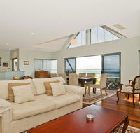 Villa Mer - stylish waterfront accommodation - Holiday Byron Bay