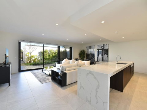 Villa Positano Waterside At Trinity Point - Holiday Byron Bay 3