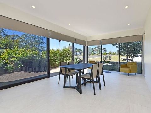 Villa Sorrento Waterside At Trinity Point - Holiday Byron Bay 1