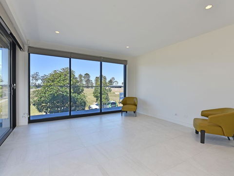 Villa Sorrento Waterside At Trinity Point - Holiday Byron Bay 3