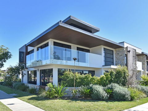 Villa Sorrento Waterside At Trinity Point - Holiday Byron Bay 0