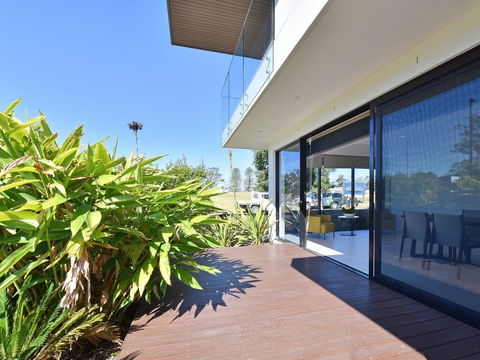 Villa Sorrento Waterside At Trinity Point - Holiday Byron Bay 2