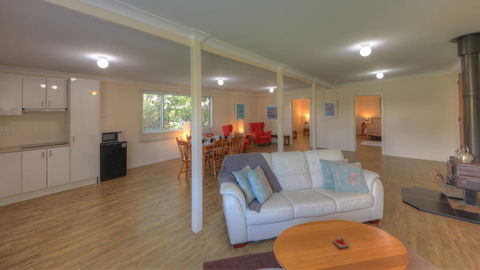 Village Stays Coldstream Gallery Bungalow - Holiday Byron Bay 3