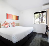 Villawood Hotel - Holiday Byron Bay