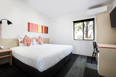 Villawood Hotel - Holiday Byron Bay 0