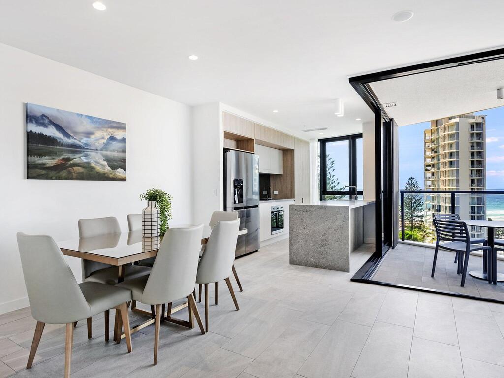 Broadbeach QLD Holiday Byron Bay