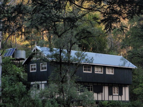Walhalla Coach House - Holiday Byron Bay 0