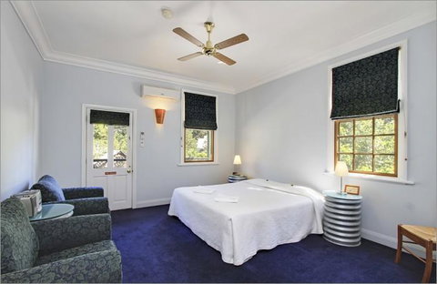 Walhalla's Star Hotel - Holiday Byron Bay 3