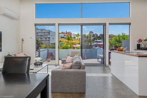 Walk To Salamanca, Queens Cottage LUX 3bdm Queens Cottage - Holiday Byron Bay 2