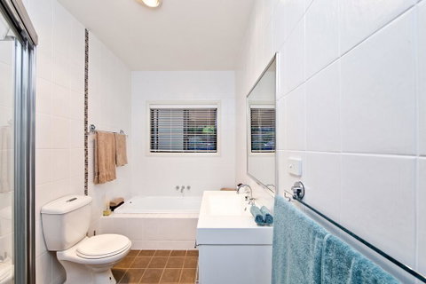 Wanda Point House - Tranquil, Elegant & Dog Friendly - Holiday Byron Bay 3